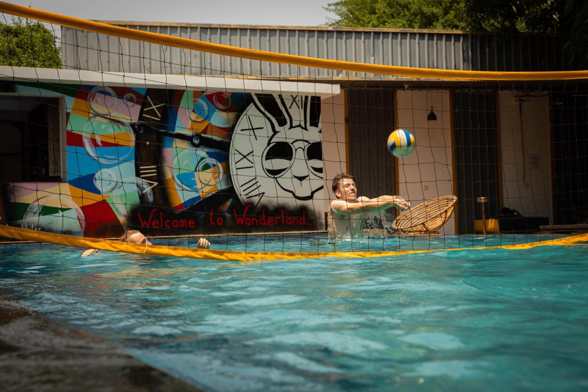 White Rabbit Hostel Сиемрип Экстерьер фото