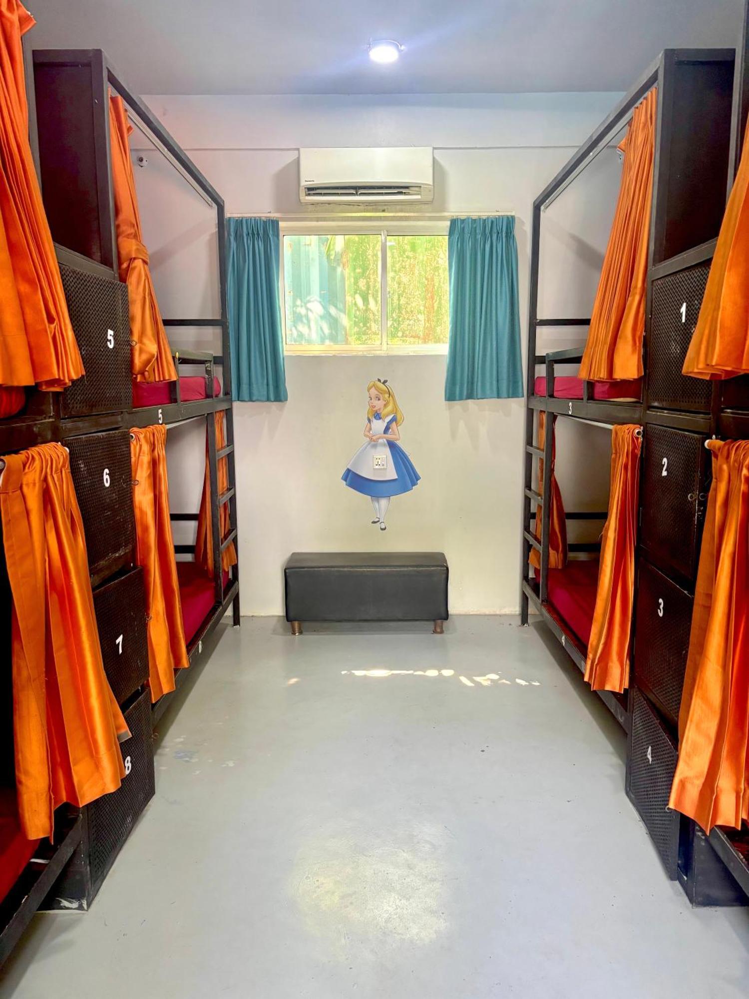 White Rabbit Hostel Сиемрип Экстерьер фото