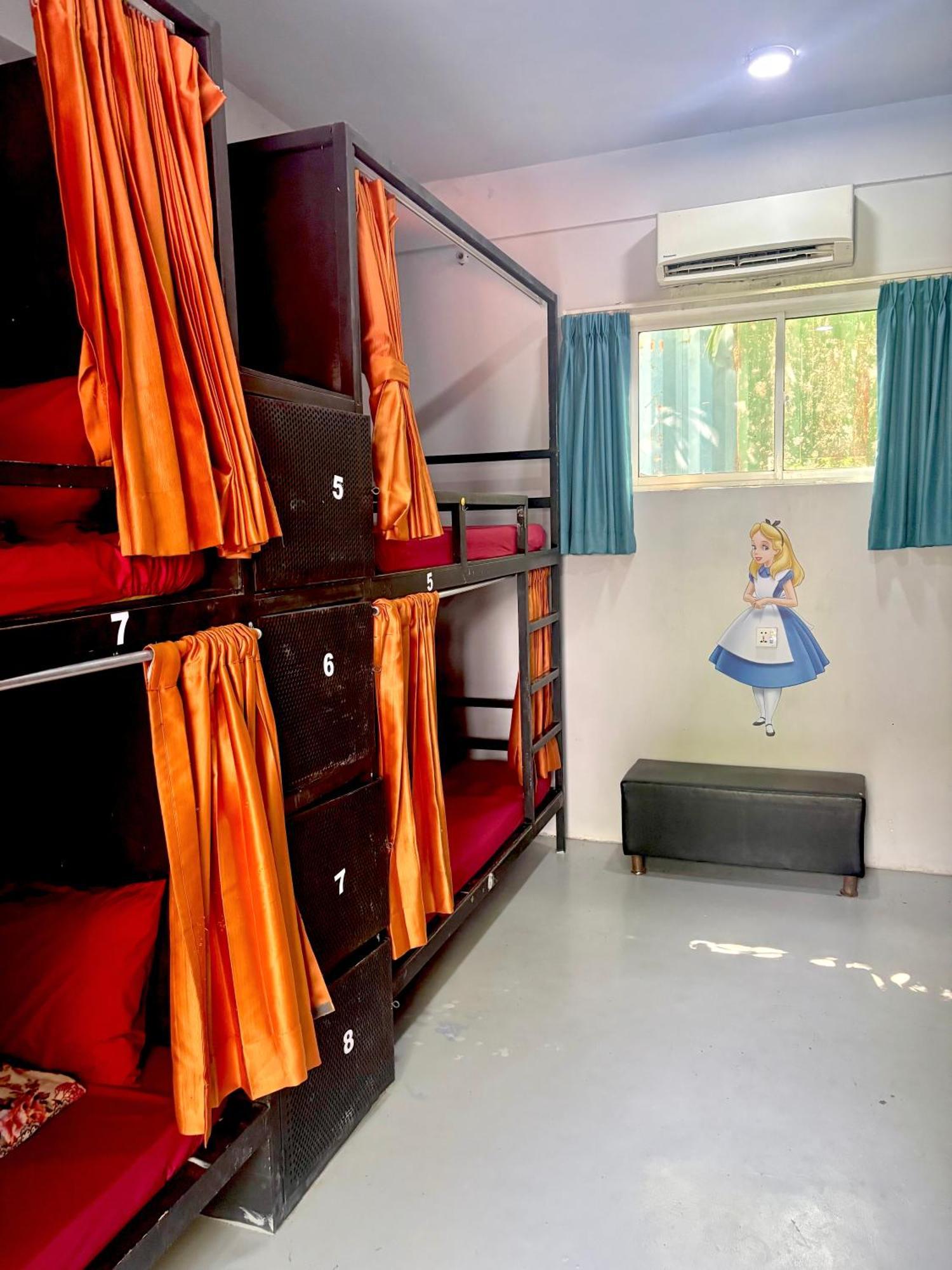 White Rabbit Hostel Сиемрип Экстерьер фото